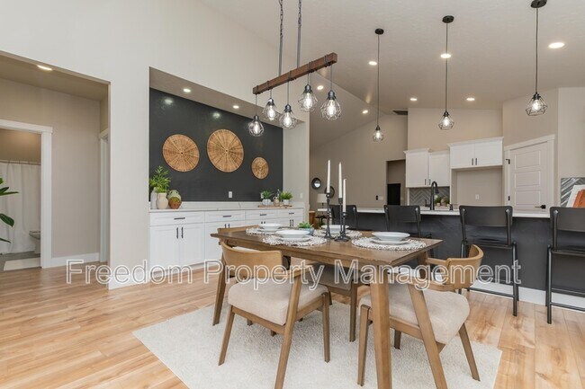 Building Photo - 2125 Oxon St