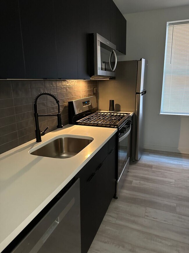 Building Photo - Renovated 2BR/2BA w/ Private Yard, Porch & In-Unit Laundry