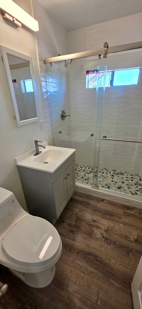 Building Photo - Upstairs 2 bedroom 1 bath apartment in PB, 4 blocks from ocean