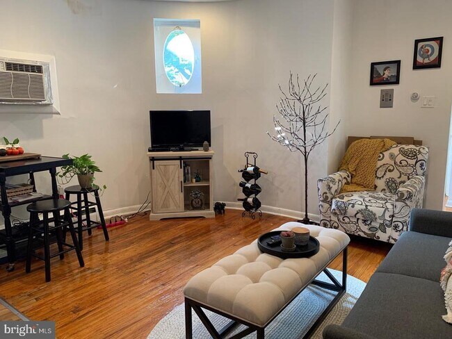 Building Photo - 923 Spruce St