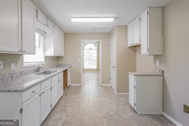 Building Photo - 2353 Loren Falls Ln SW