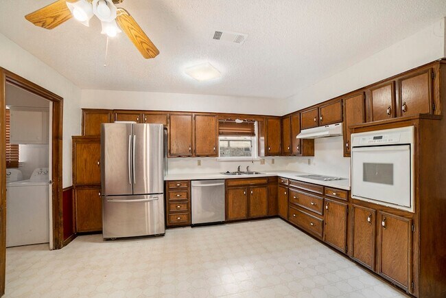 Building Photo - 1608 San Antone Ln