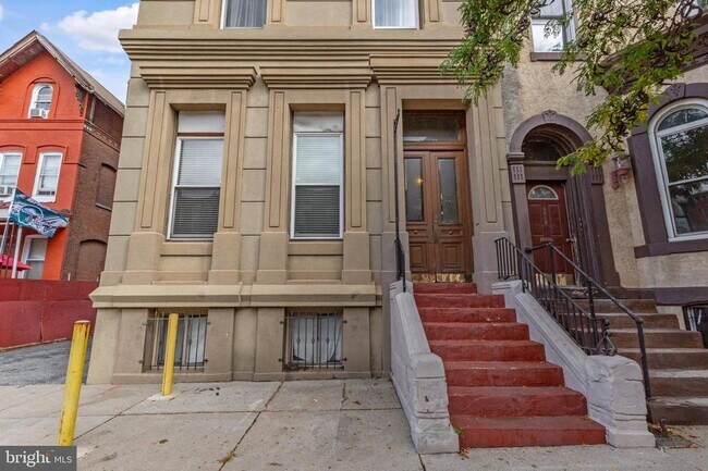 Building Photo - 3017 W Girard Ave