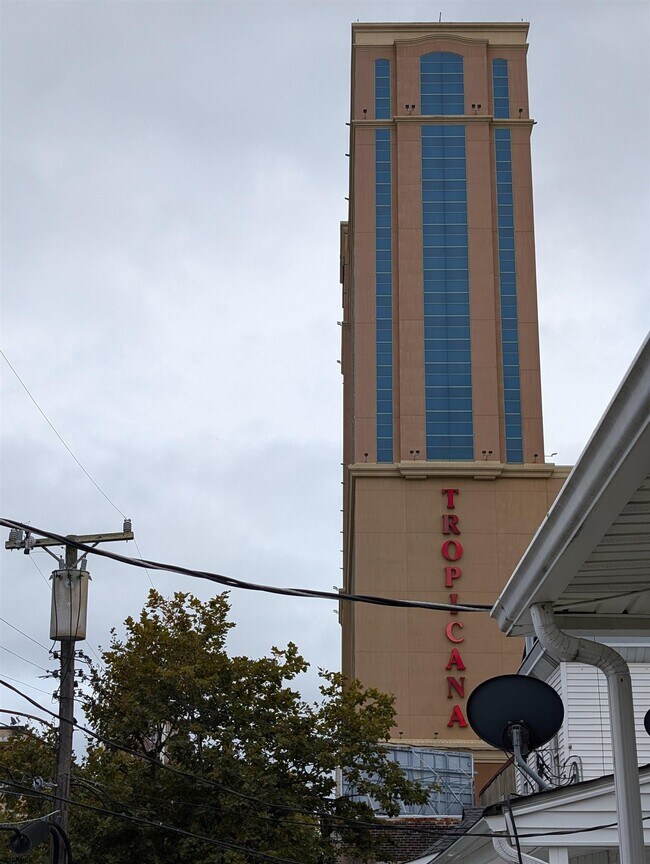 Building Photo - 16 N Iowa Ave