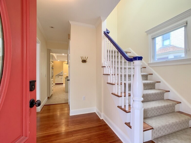 Building Photo - 7 Brooks Ave