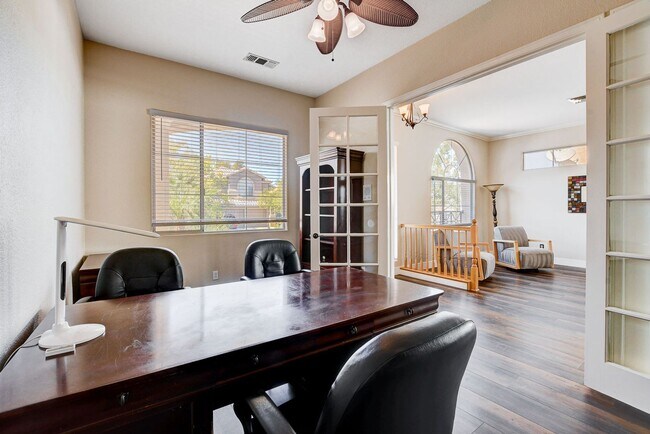 Building Photo - QUALITY FULLY FURNISHED SEVEN HILLS HOME WITH A PRIVATE POOL AND SPA