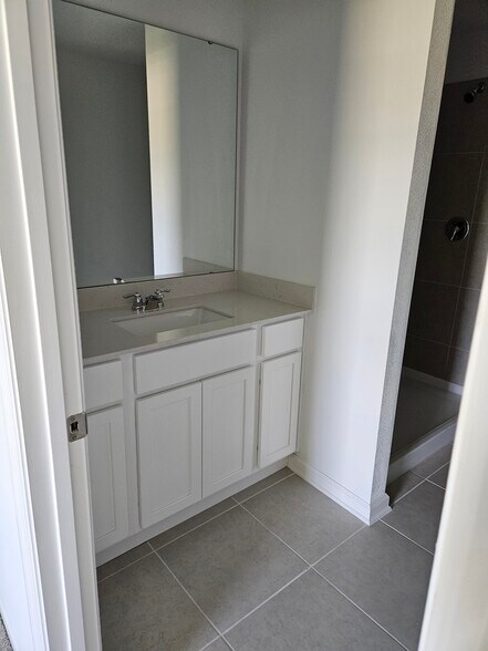 Private bathroom 1 - 2414 McKinley Dr