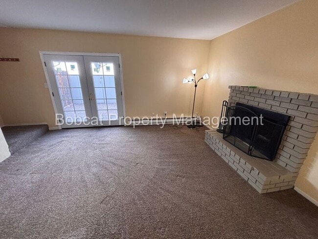 Building Photo - 1316 Green Dr