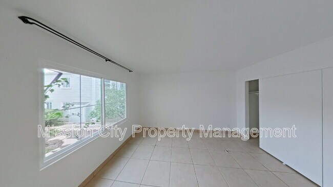 Building Photo - 432 Via Rosa