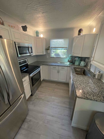 Building Photo - 1465 15th St S