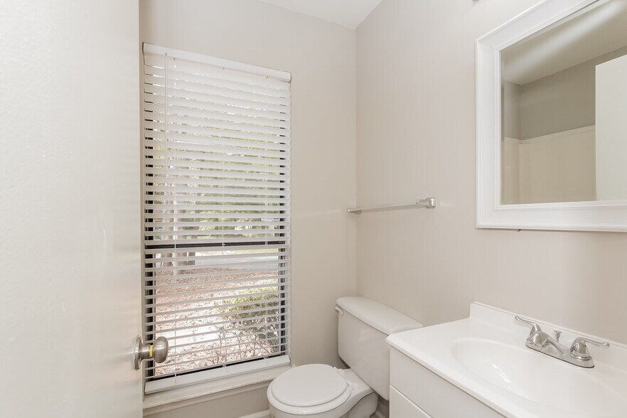 Building Photo - 5128 Glenview Ct