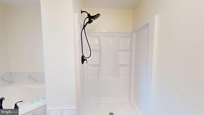 Building Photo - 40750 King Dr