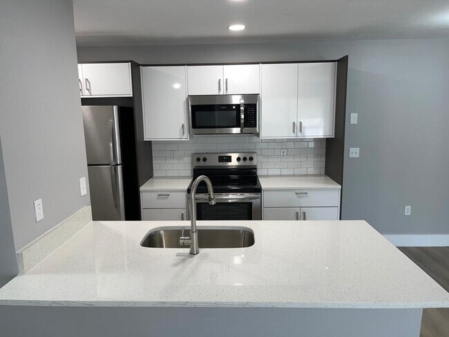 Building Photo - 623 Dory Ln