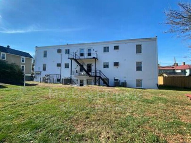 Building Photo - 423 Hill St