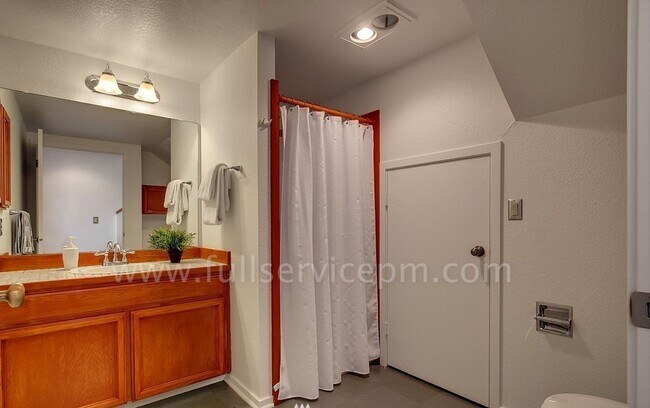 Building Photo - View Townhome Overlooking Genesee Park, Private Patio, Decks & Garage Parking