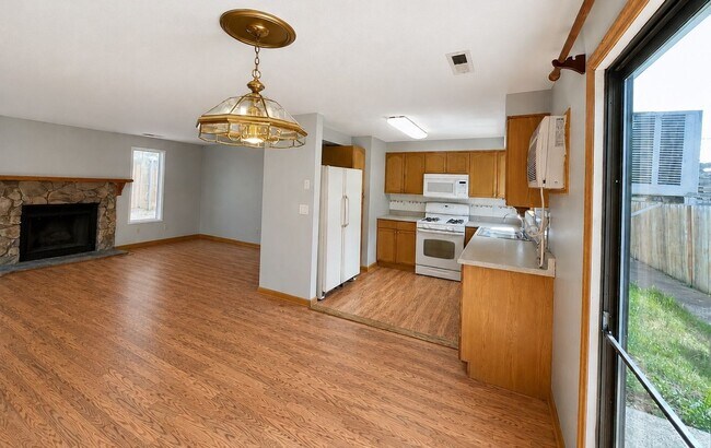 Building Photo - Pardee Duplex (A &amp; B)