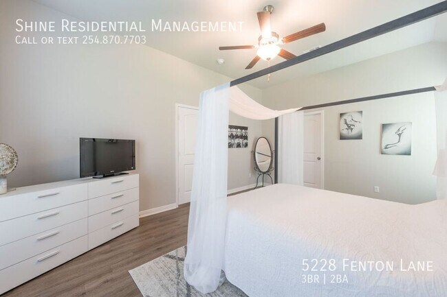 Building Photo - 5228 Fenton Ln