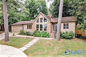 Building Photo - 710 Crestview Dr