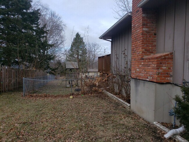 Building Photo - AVAILABLE NOW! Beautiful 3 Bedroom Home in...