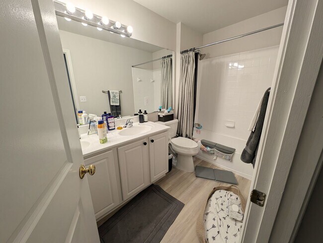 Building Photo - END UNIT STUNNER!