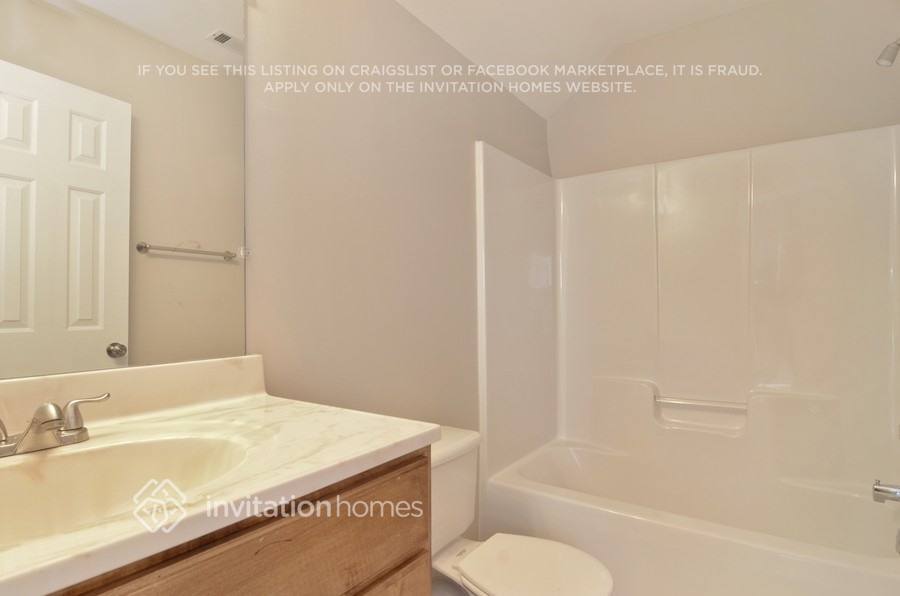 Building Photo - 129 Greentree Dr