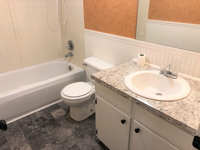 Building Photo - 1207 Maple St