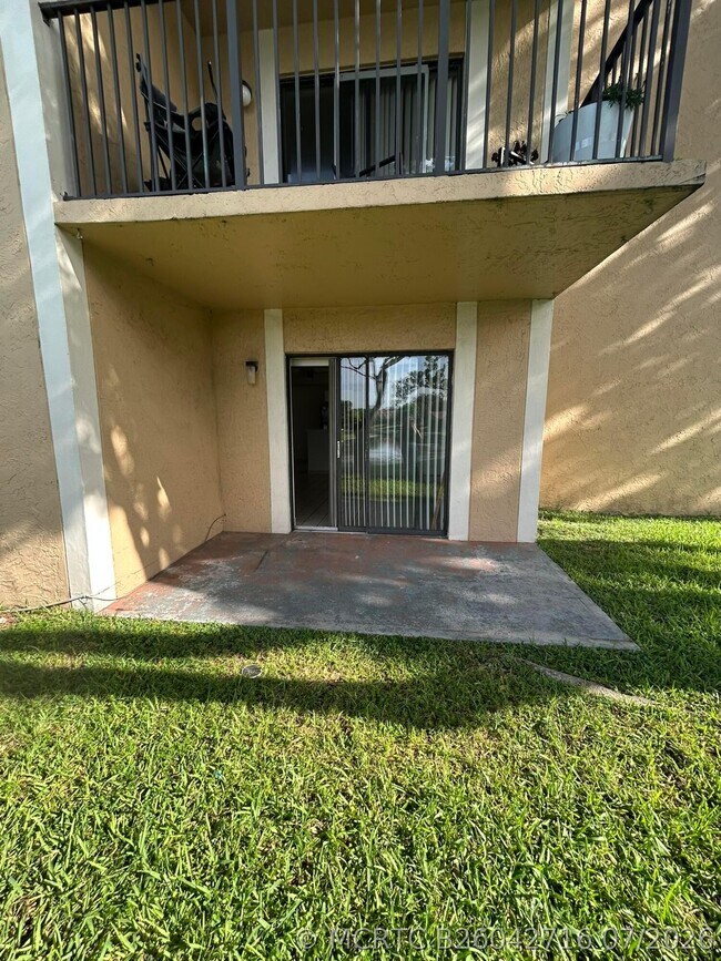 Building Photo - 103 Palm Cir W