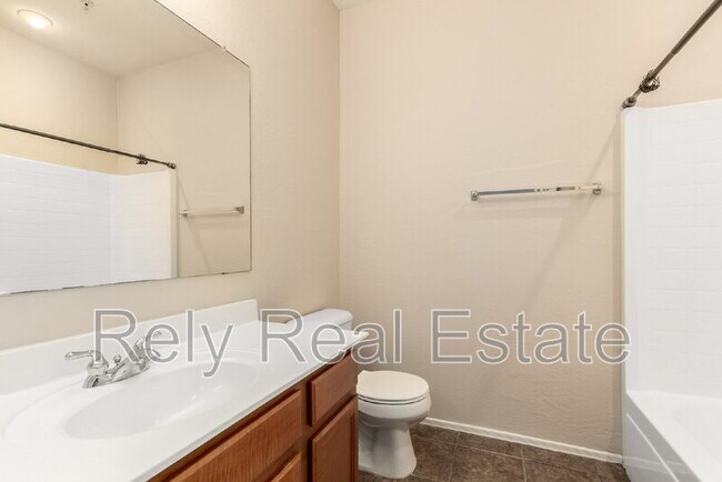 Building Photo - 1225 N 36th St