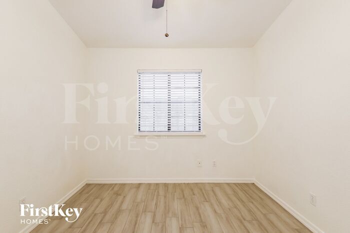 Building Photo - 1622 E Villa Theresa Dr