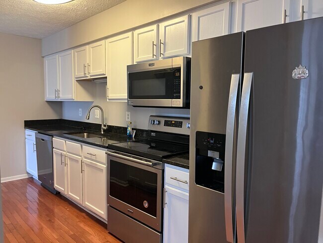 Building Photo - 3712 Excalibur Ct