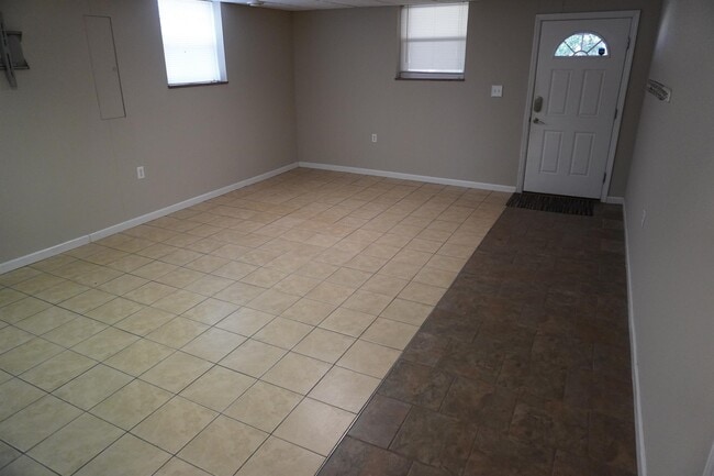 Building Photo - 942 Mildred Dr