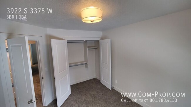 Building Photo - 3 Bed 2 Bath Condo In West Haven For Rent!