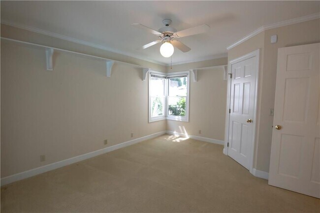 Building Photo - 105 Strachan Ln