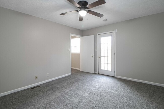 Building Photo - 3055 Woody Ln