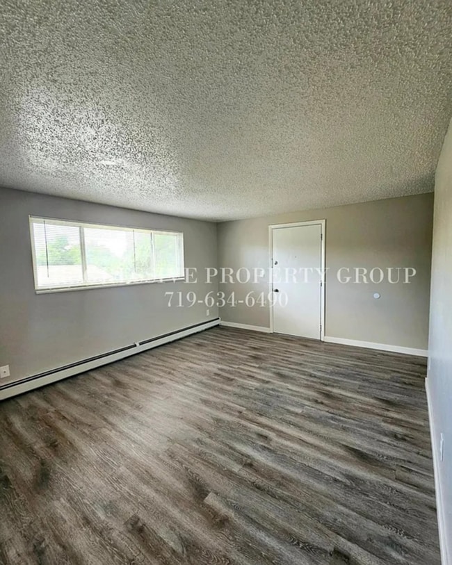 Building Photo - Charming Renovated 2-Bedroom – Includes Utilities | Move In Now – Next Month’s Rent is Waived!