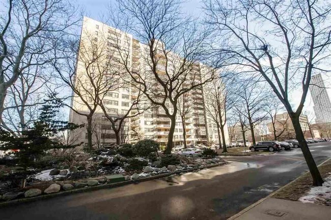 Building Photo - 201 ST PAULS Ave