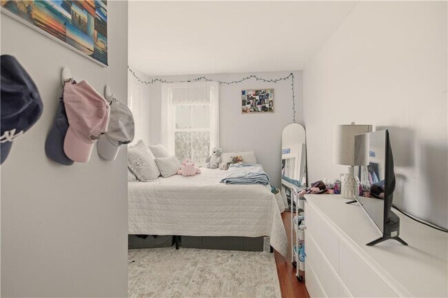 Building Photo - 22 Summer St