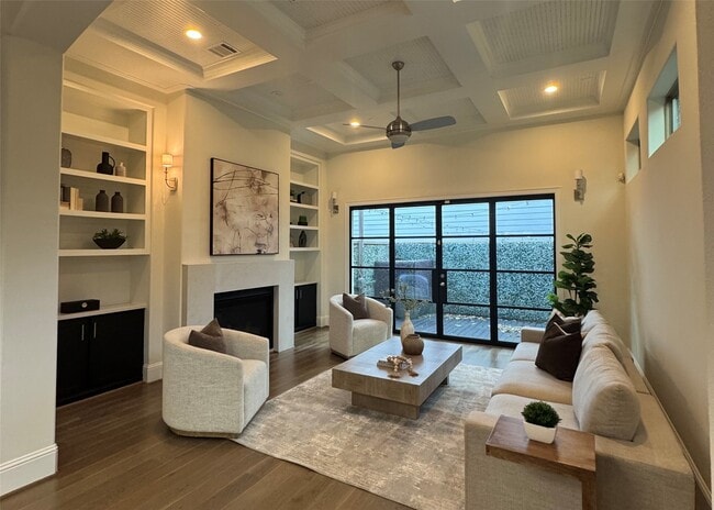 Building Photo - 1902 W 25th St