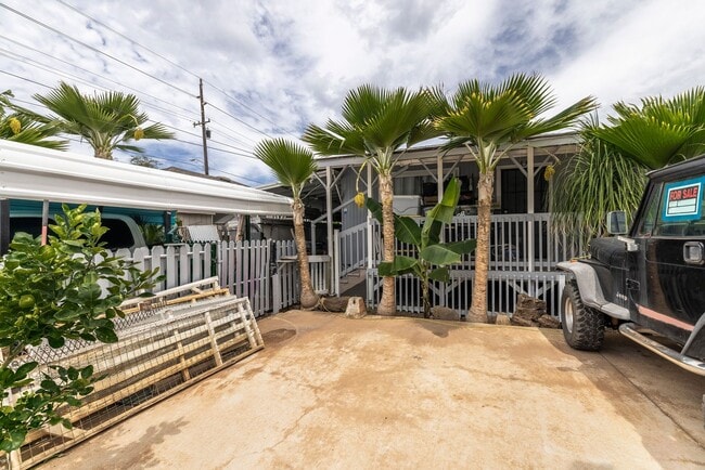 Building Photo - Nanakuli - across BEACH 2/1/1pkg $2,200/mo...