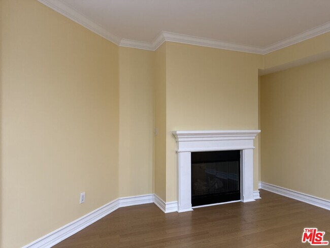 Building Photo - 122 N Clark Dr