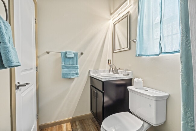 Building Photo - Stylish Furnished Tiny Home • 1 Bedroom • Laundry • Gated Community