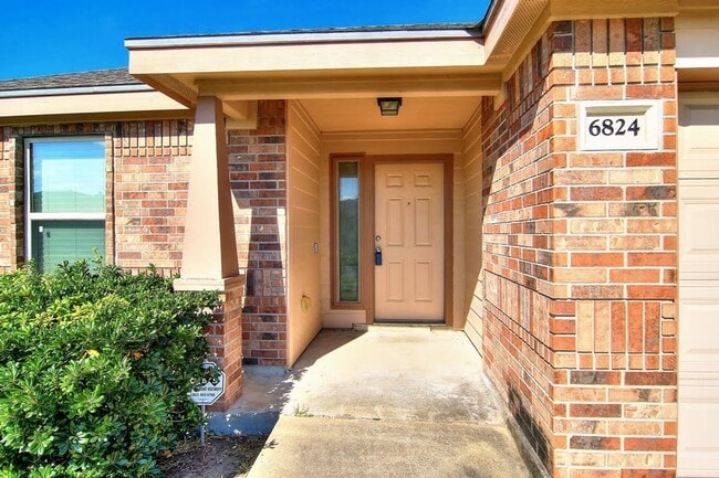 Building Photo - 6824 Fox Tail Dr