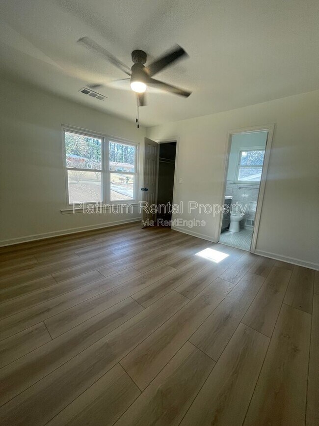 Building Photo - 1245 Shore Dr SW