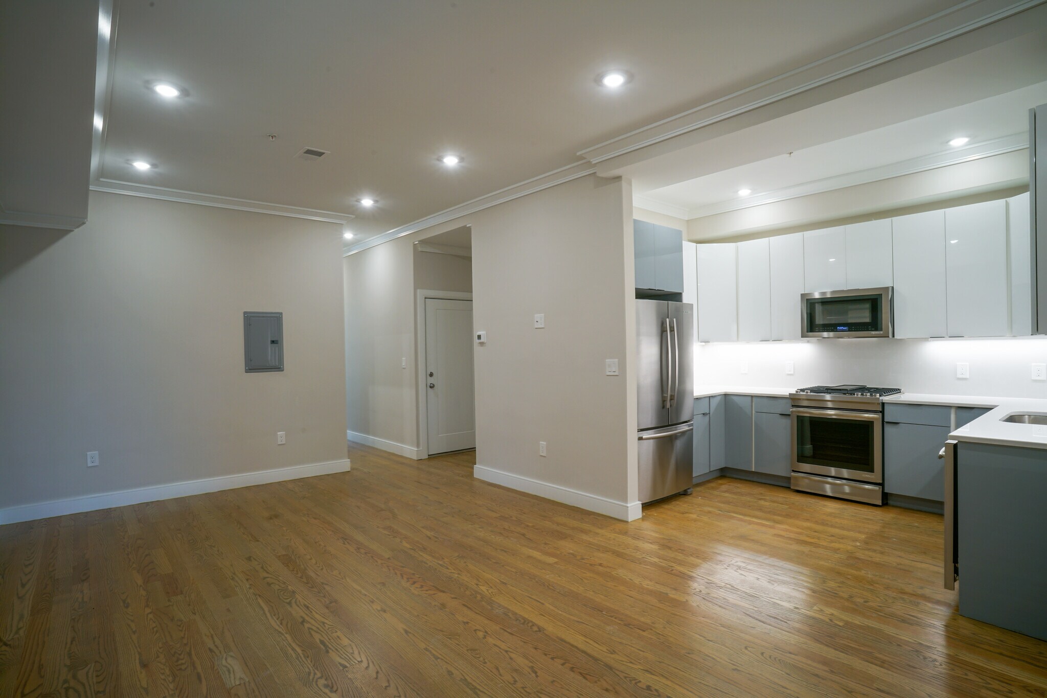 Building Photo - 464 Sumner St
