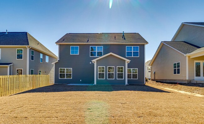 Building Photo - Spacious 5-Bedroom Home with Modern Finishes in Prime Elgin Location