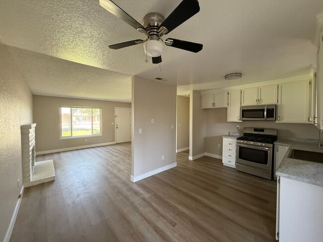 Building Photo - Newly remodeled