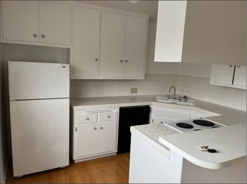 Building Photo - 8315 W Manchester Ave