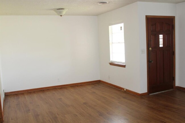 Building Photo - 1324 Denison Dr