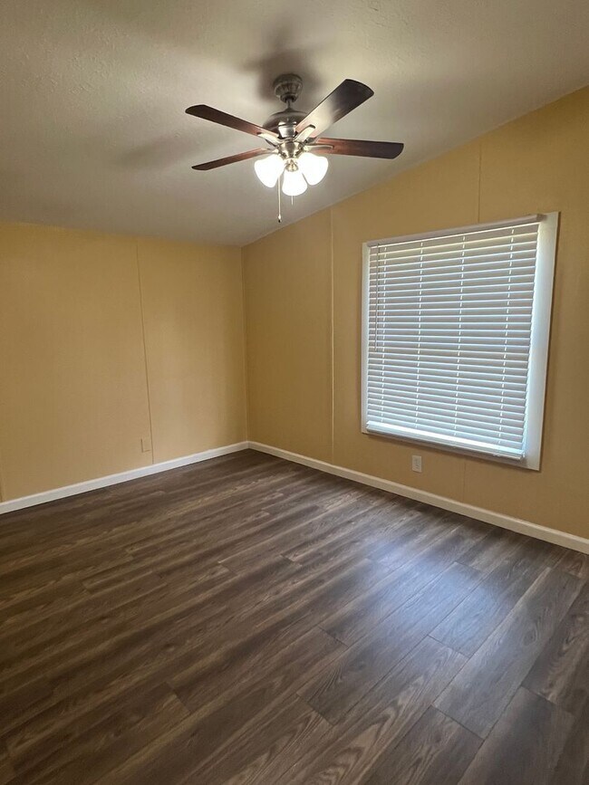 Building Photo - Remodeled 5 Bed | 2 Bath Mobile Home on Ha...
