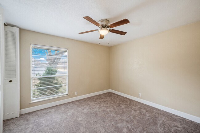 Building Photo - 7118 Glen Point Dr